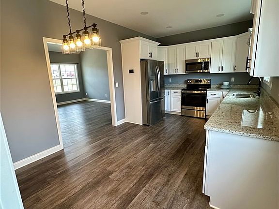 5th image of 75 Forest Springs Rd