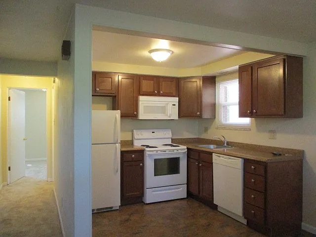 2528 Columbia Ave — Photo 3