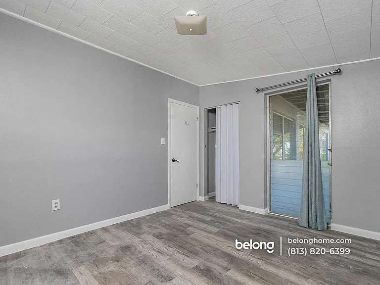 691 Sharon Cir — Photo 8