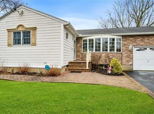 412 7th St, East Northport, NY 11731