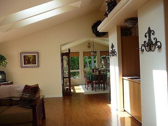 Great Room to kitchen