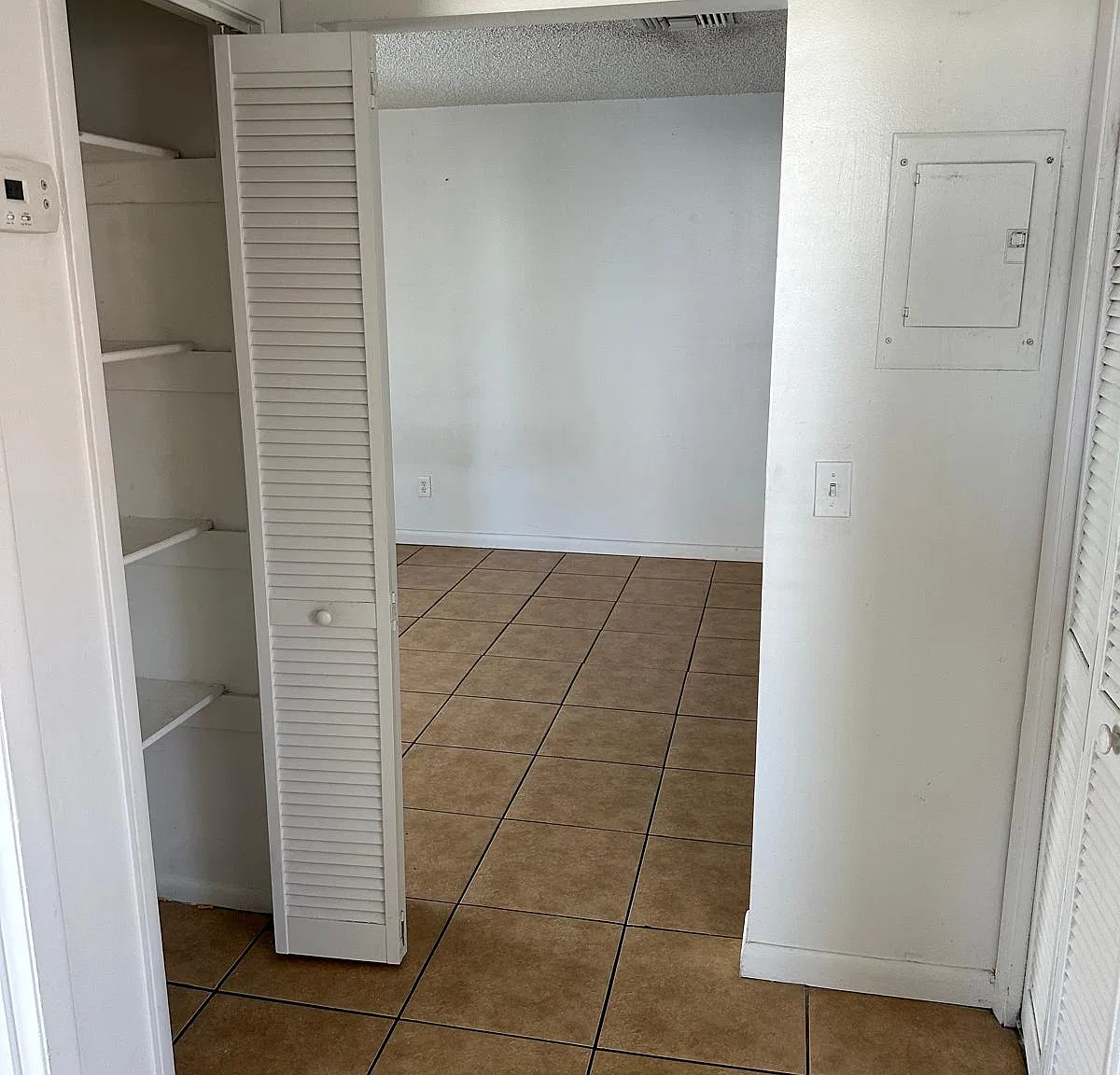 2 bed, 800 sqft, $1,900 — Photo 3