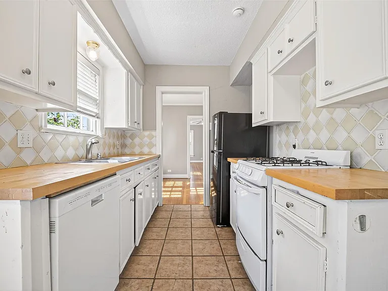1210 Shearn St — Photo 17