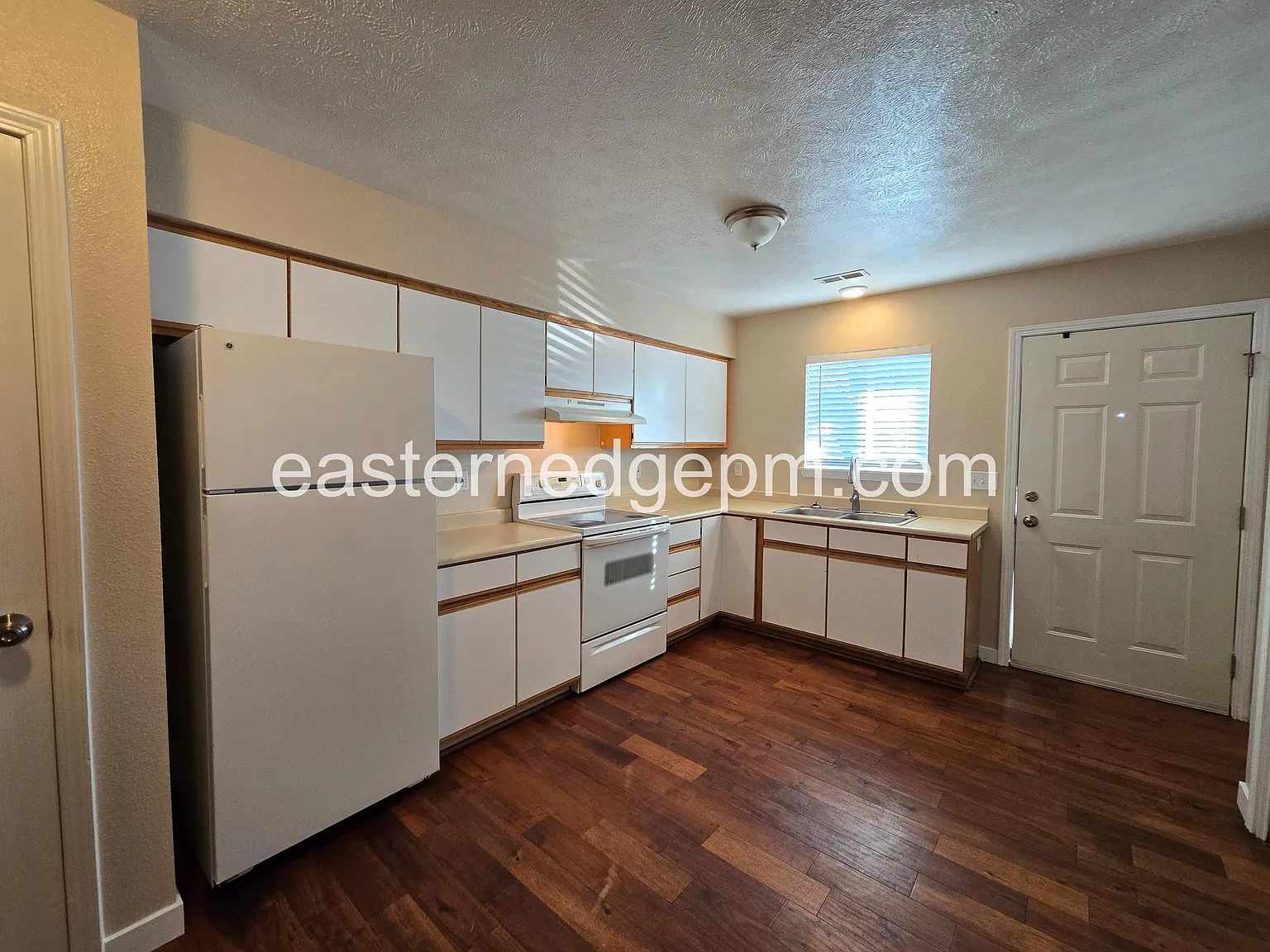 2 bed, 900 sqft, $1,225 — Photo 2