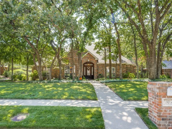 6 Wellington Oaks Cir, Denton, TX 76210