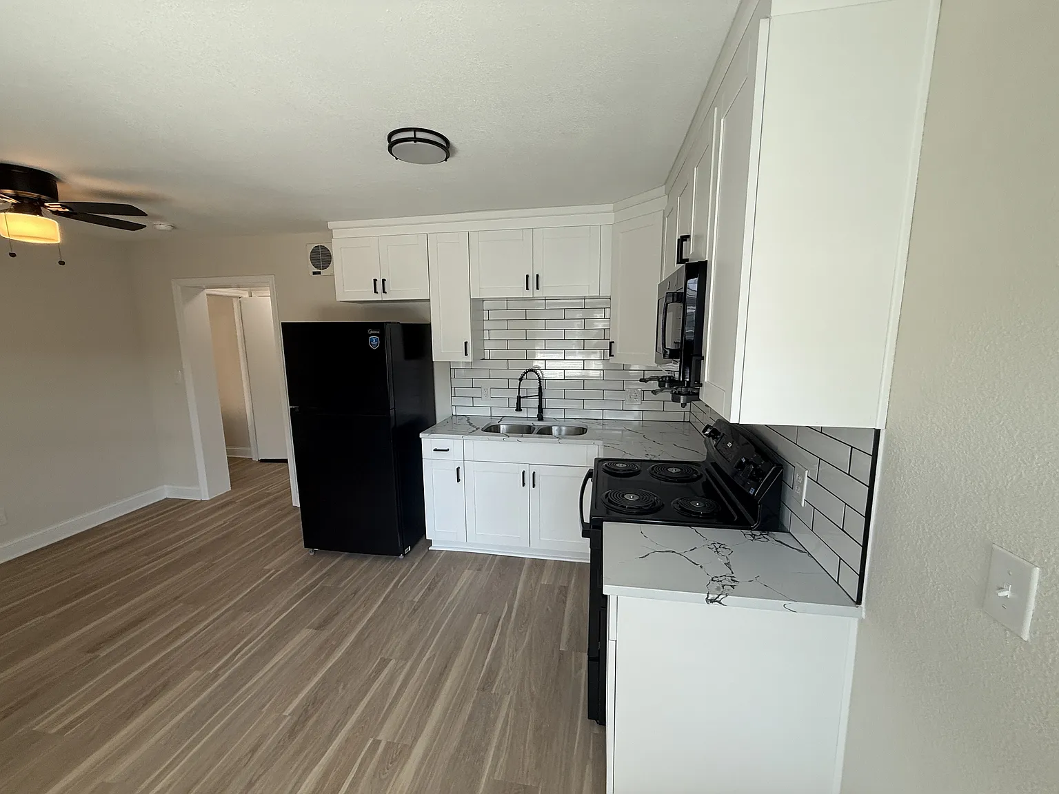 Pine Manor Properties - 201 EOV Unit 7 — Photo 4