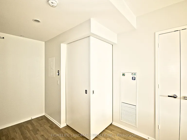 1 Bloor St E #809 — Photo 15