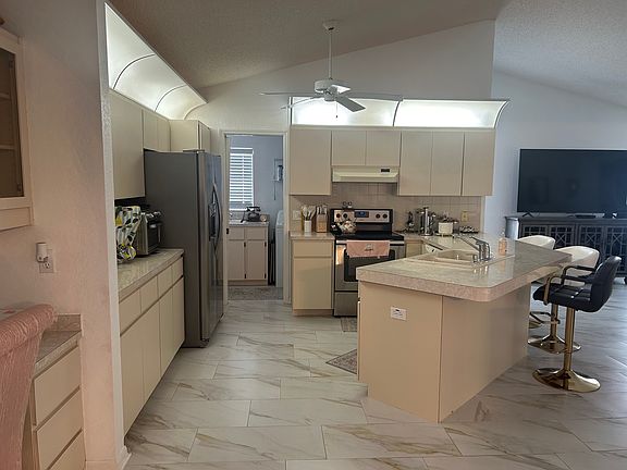 3rd image of 9376 Southern Belle Dr