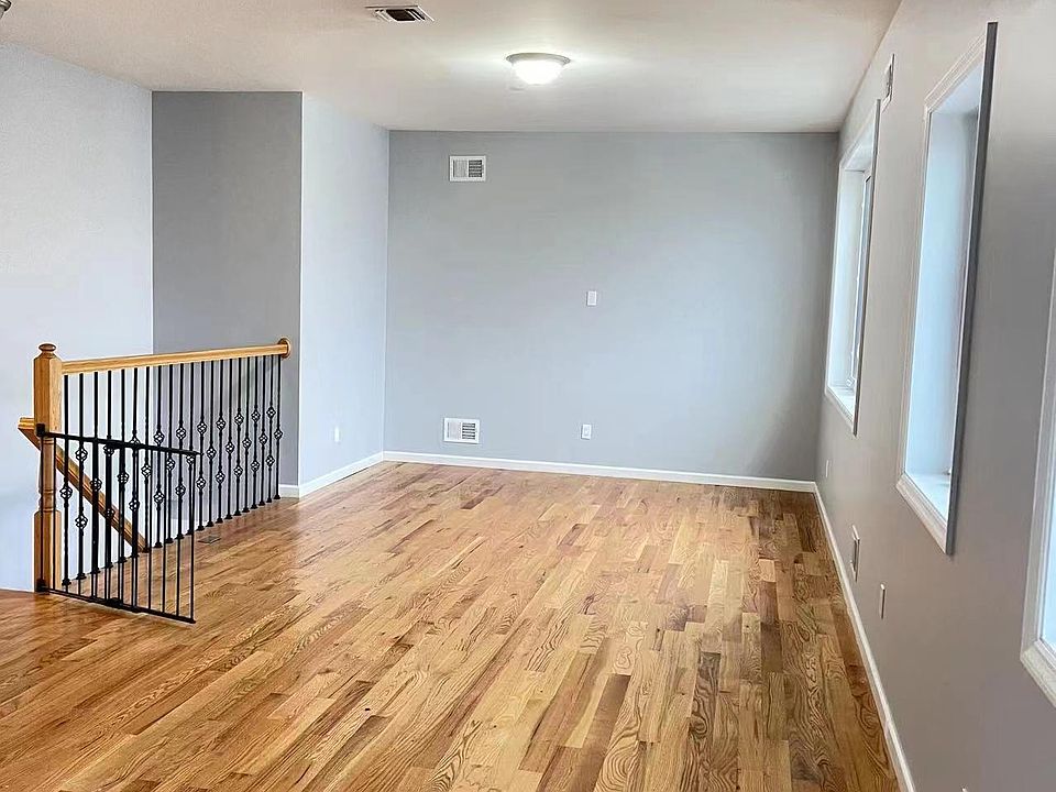 1st image of 222 Dongan Hills Ave Floor 3