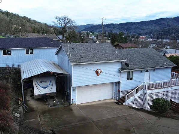 918 NE Malheur Ave, Roseburg, OR 97470