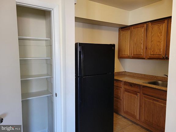 5th image of 3798 Woodland Ave APT F