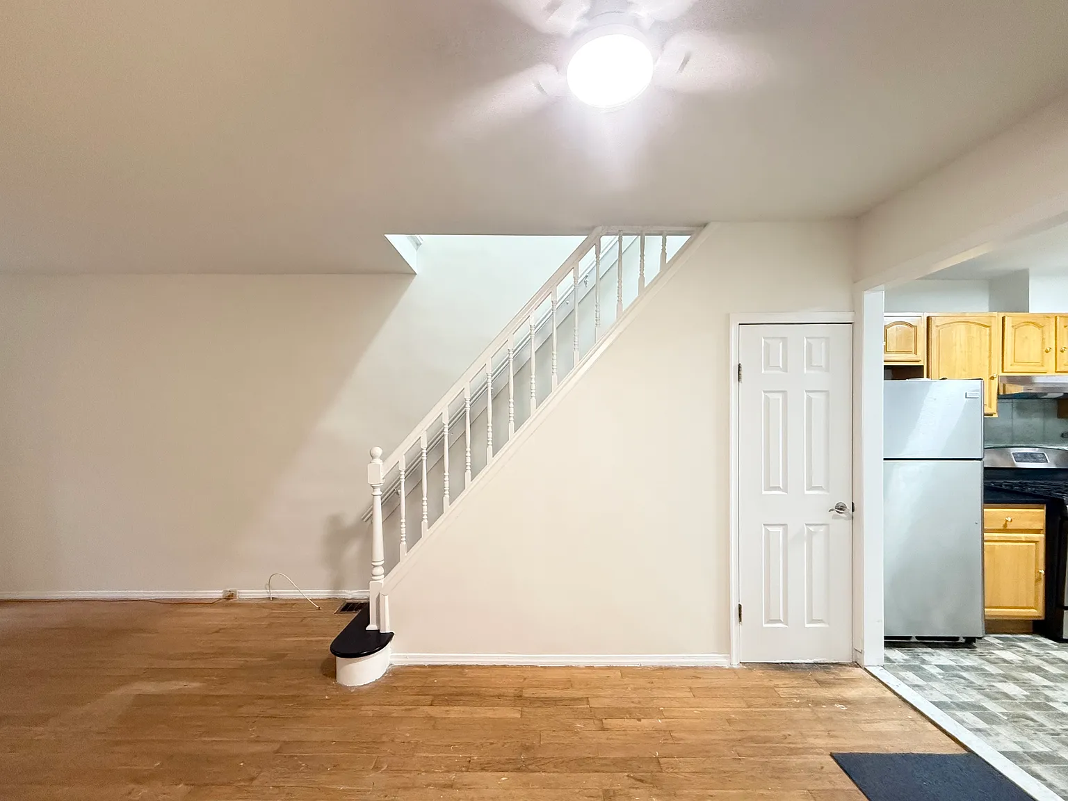 3 bed, 860 sqft, $1,700 — Photo 2