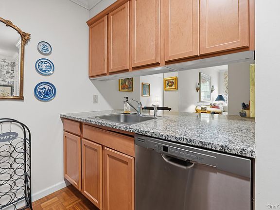 5th image of 206 Sutton Drive