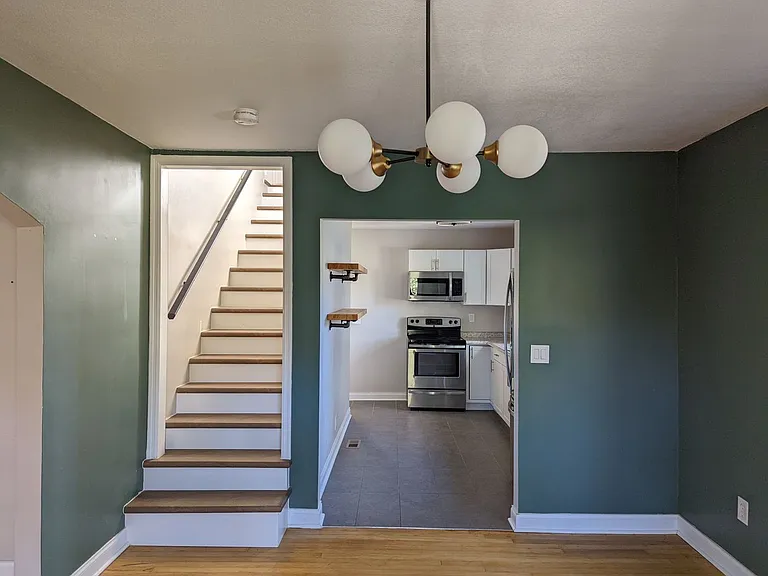 172 Lynda Cir — Photo 6
