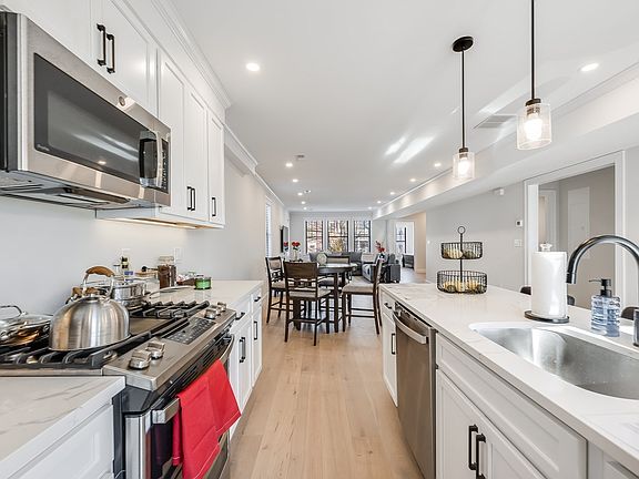 4th image of 32 Perthshire Rd #2