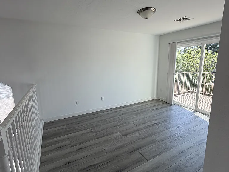 1124 W Laurel Ave — Photo 17