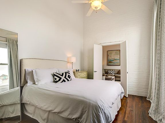 4th image of 448 Julia St APT 412