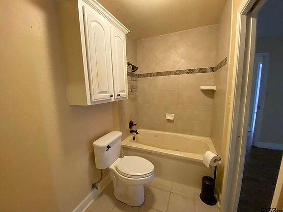 2nd image of 200 Tremont Cir
