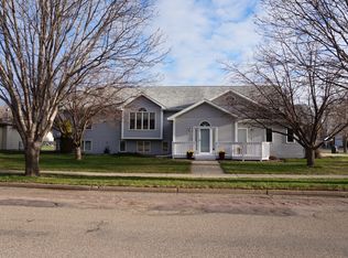 210 W Wachter Ave, Bismarck, ND 58504