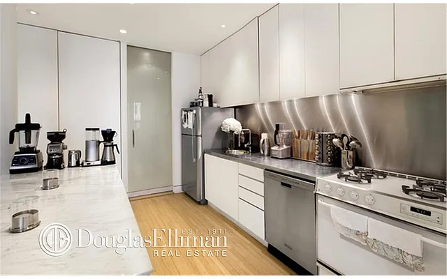 Rented by Douglas Elliman | media 26