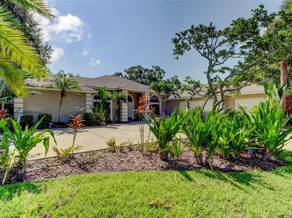 9935 Oaks Ln, Seminole, FL 33772
