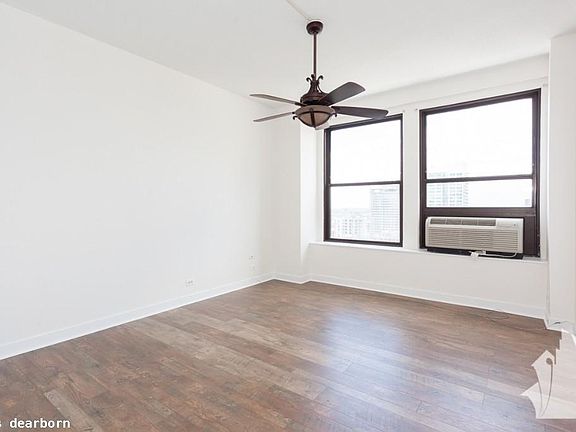 4th image of 600 S Dearborn St #1322