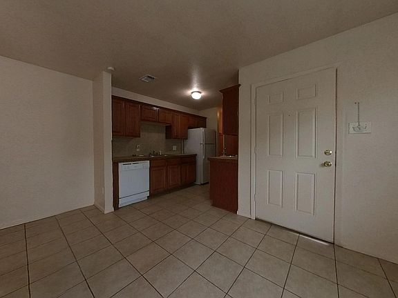 3rd image of 3115 Lincoln Ave APT 101