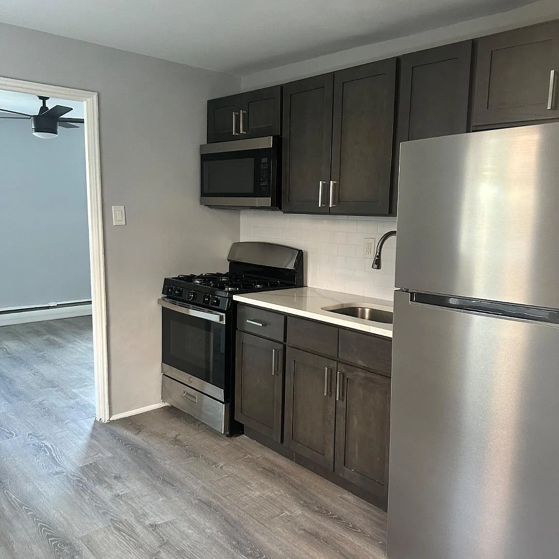 1 bed, 1.0 bath, 800 sqft, $1,295 — Photo 1