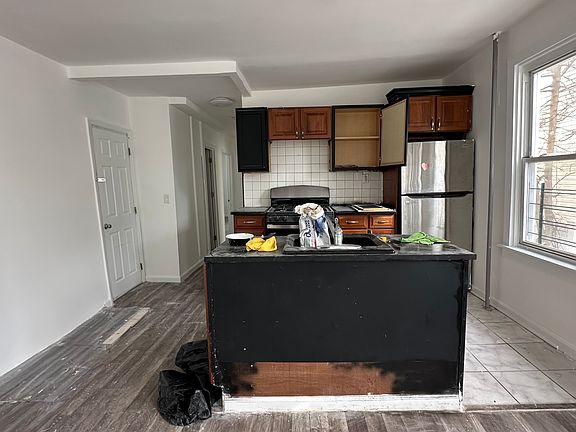 3rd image of 428 Beach 38th St Floor 1