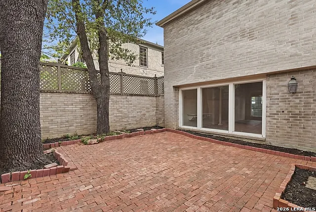 484 E Olmos Dr — Photo 12