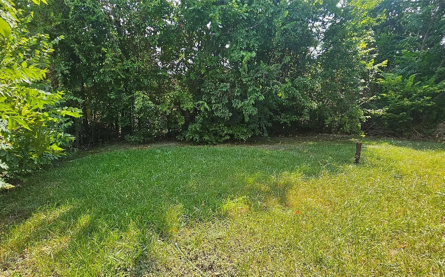 2 bed, 1.5 bath, 960 sqft, $1,300 — Photo 3