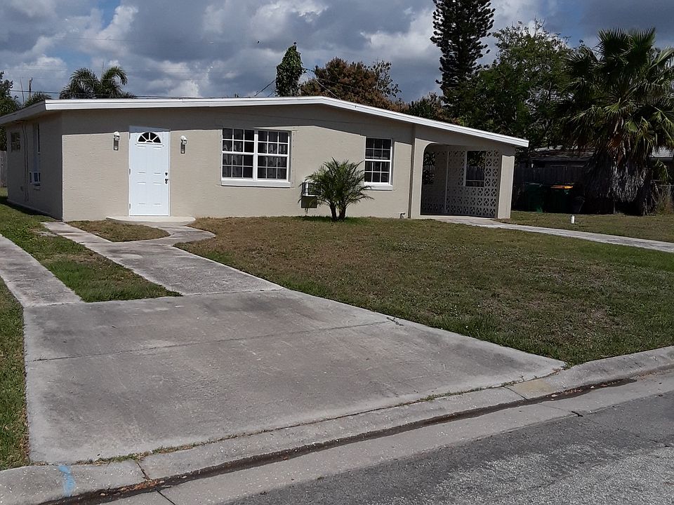 Front view, two driveways