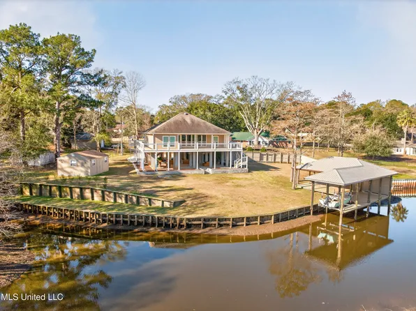 4401 Harvey Pl, Gautier, MS 39553