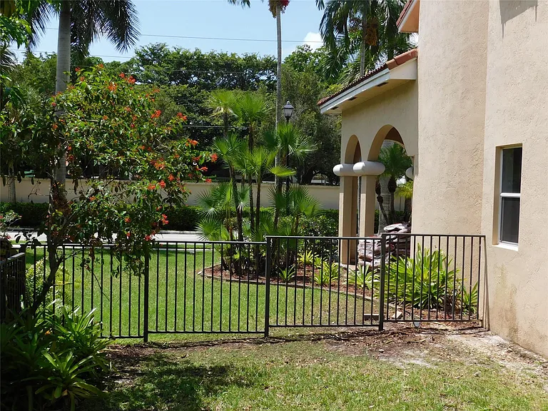 11751 NW 1st St — Photo 42