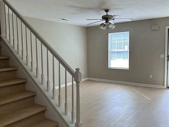 4th image of 943 Glendower Way