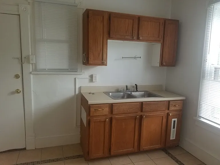 1702 Norwood St — Photo 10