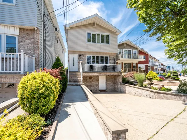 96 North St, Bayonne, NJ 07002