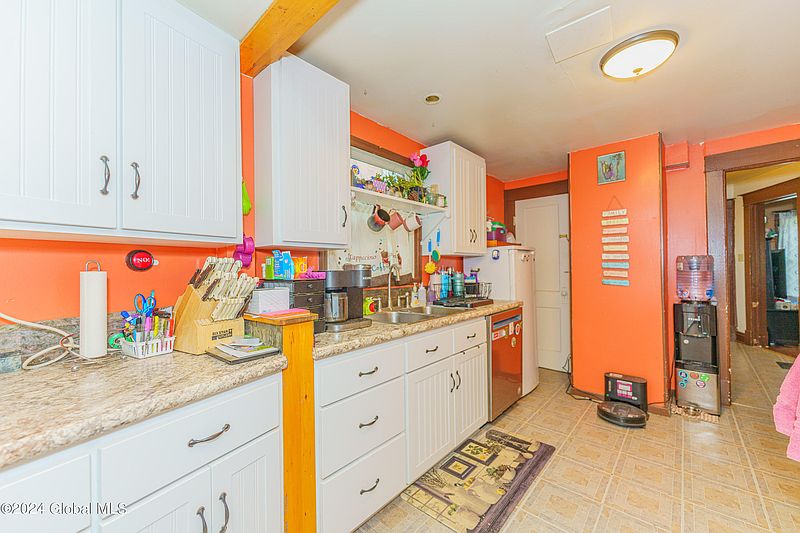 5th image of 828 Bradt Street