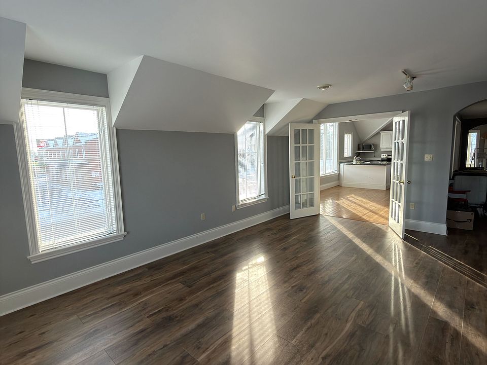 1st image of 64 Park Rd N