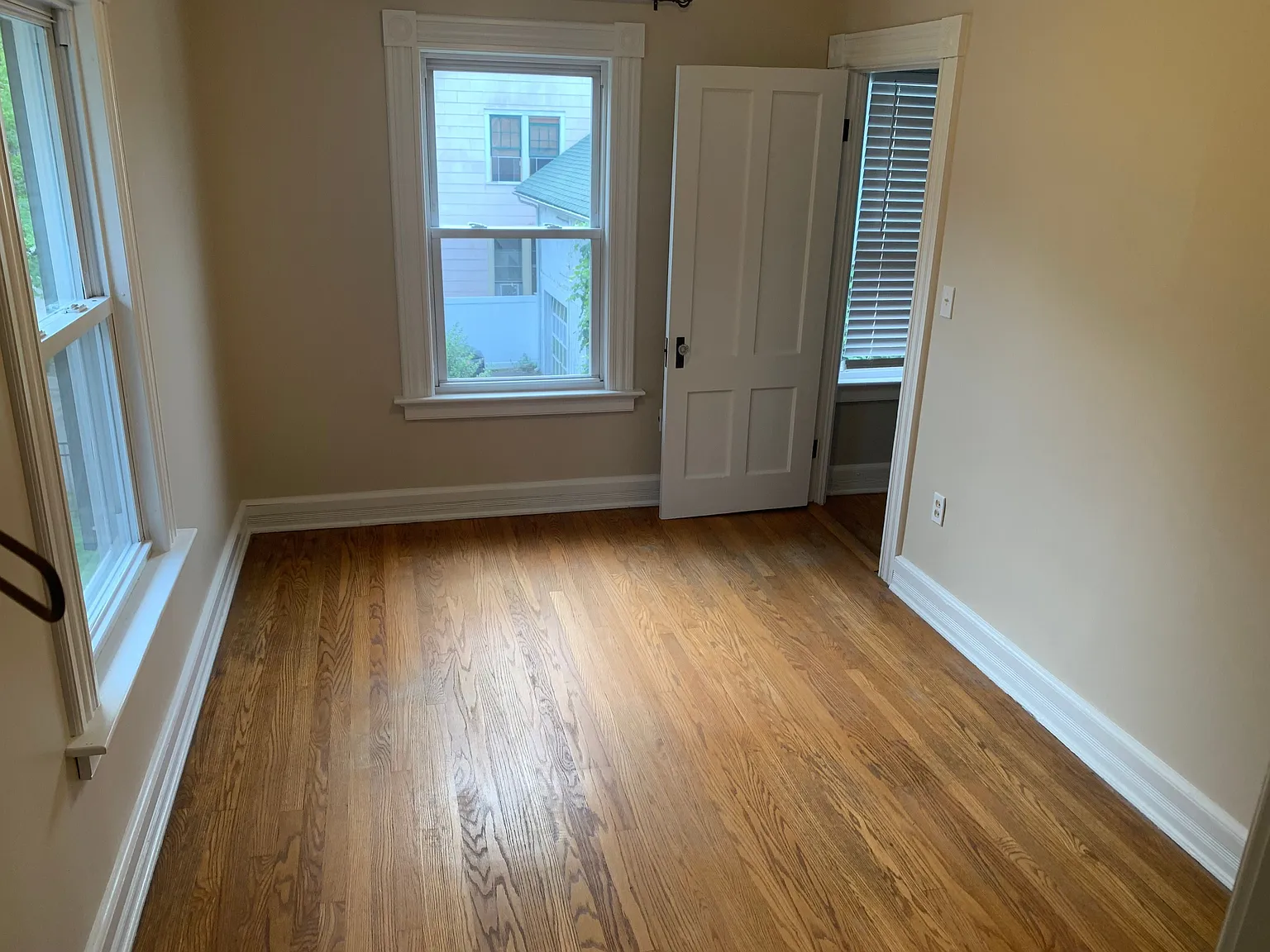3 bed, 1.0 bath, 1200 sqft, $1,850 — Photo 4