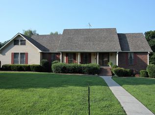 102 Foxwood Trl, Hendersonville, TN 37075