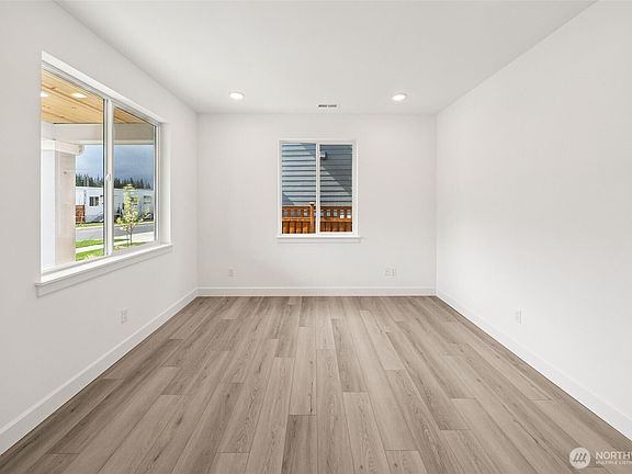 4th image of 20343 148th Street E