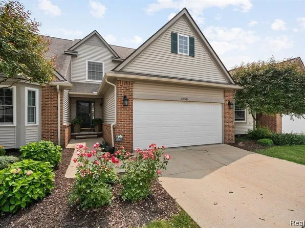2558 Katsura Ln, Howell, MI 48855