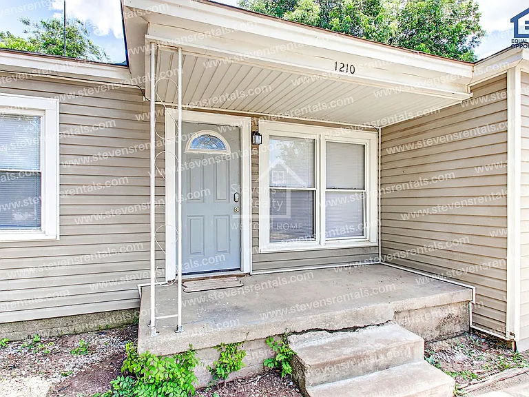 1210 NW Irwin Ave — Photo 5