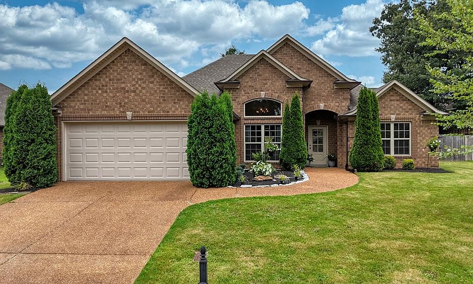 1st image of 225 Hartfield Dr