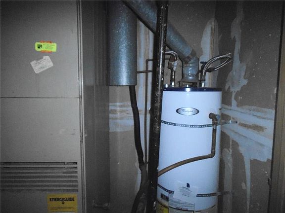 5th image of 624 SW 113th St