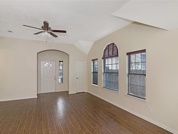 5th image of 813 Odell St