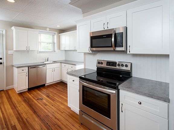 3rd image of 19 Warsaw Ave APT 4