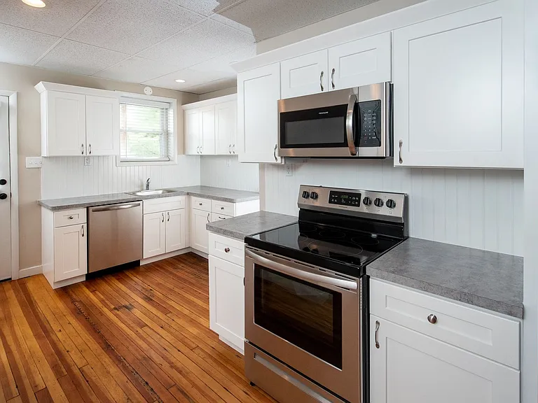 19 Warsaw Ave — Photo 3