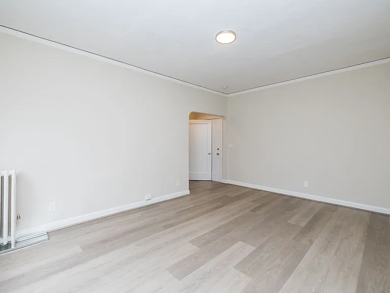 421 Van Dyke — Photo 11